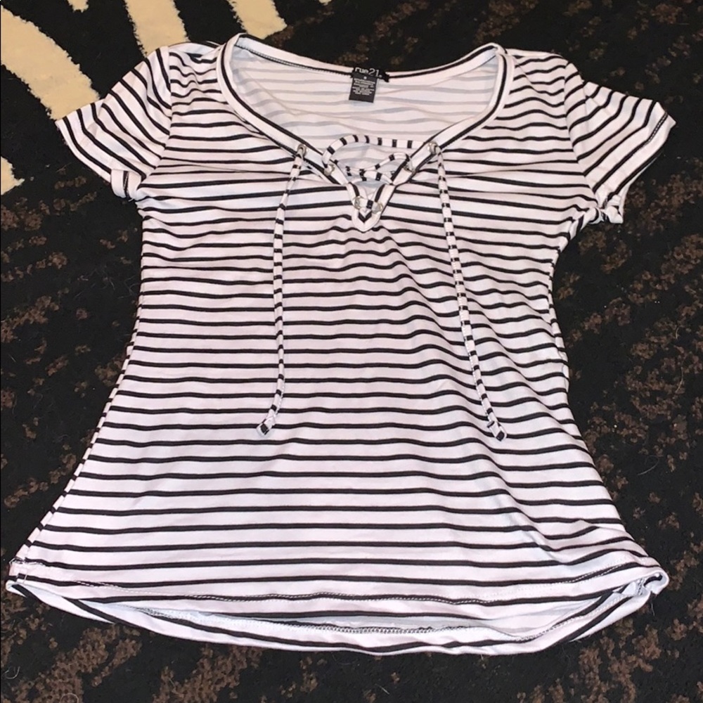 Striped tie 21 tee